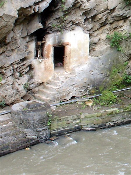 Пещеры святых людей